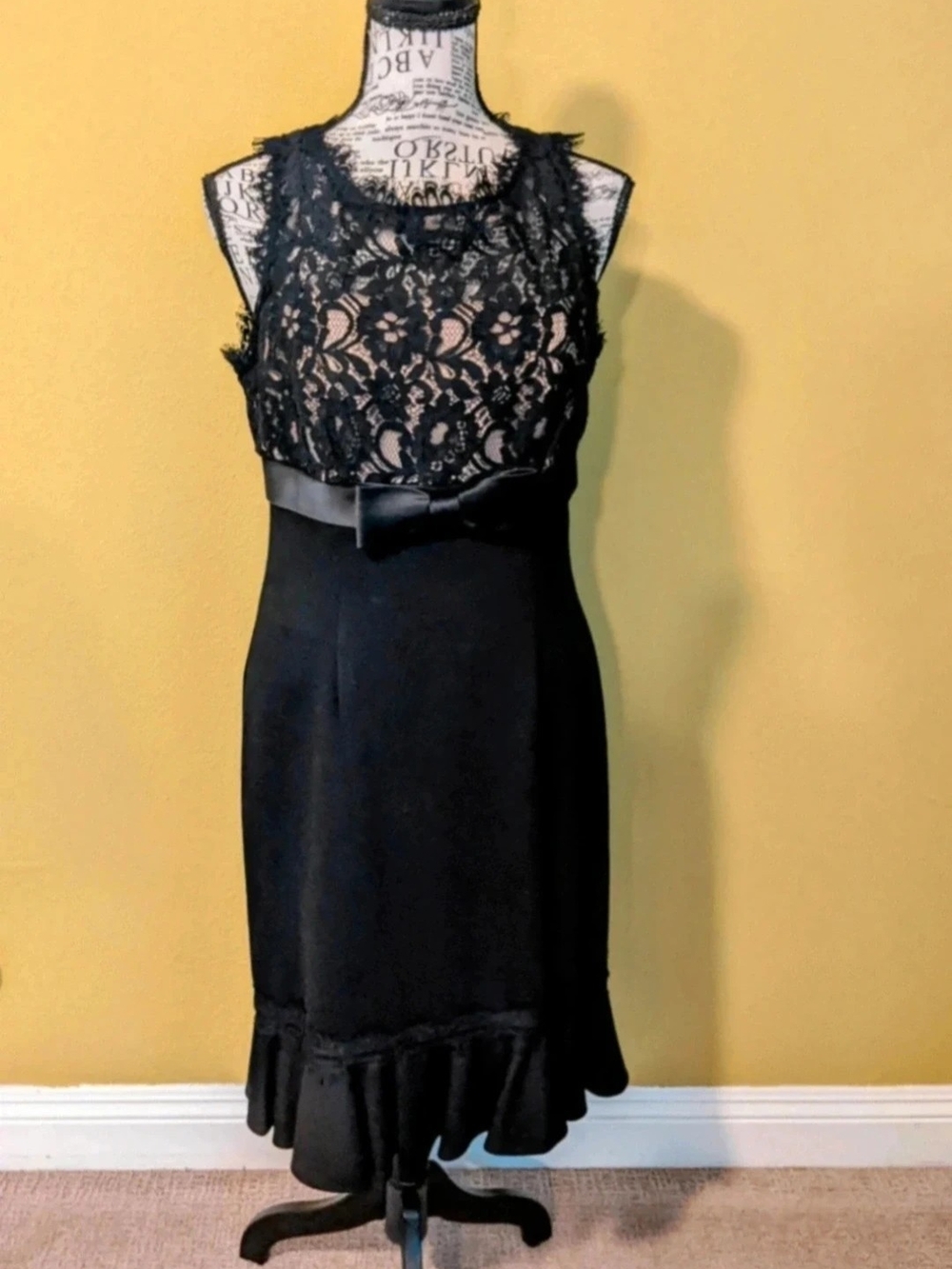 Classic Black Lace Bodice Sleeveless Dress